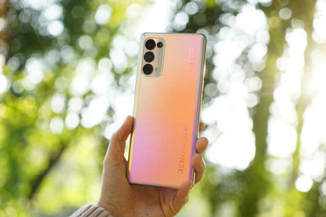 OPPO 新手机充电要充几个小时（OPPO Reno5 Pro超级闪充只需32分钟）