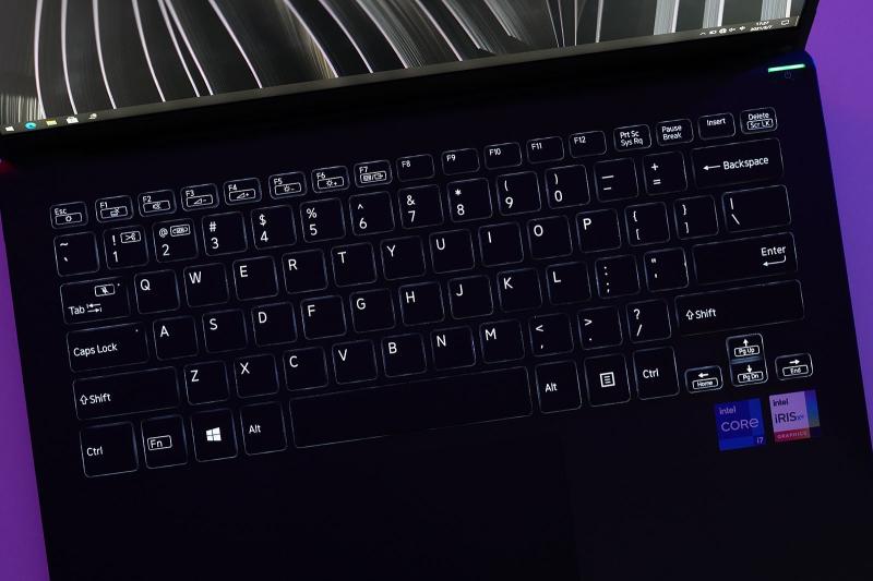 旗舰轻薄笔记本经典再现 VAIO Z 2021电脑评测（遗传索尼基因搭载轻盈、碳纤维机身）