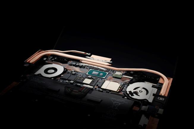 旗舰轻薄笔记本经典再现 VAIO Z 2021电脑评测（遗传索尼基因搭载轻盈、碳纤维机身）