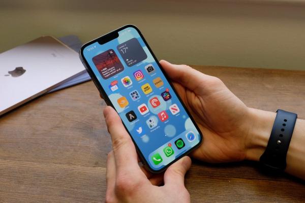 iphone 14 前置摄像头有何改进（苹果14手机系列前置摄像头将有新变化，自动对焦）