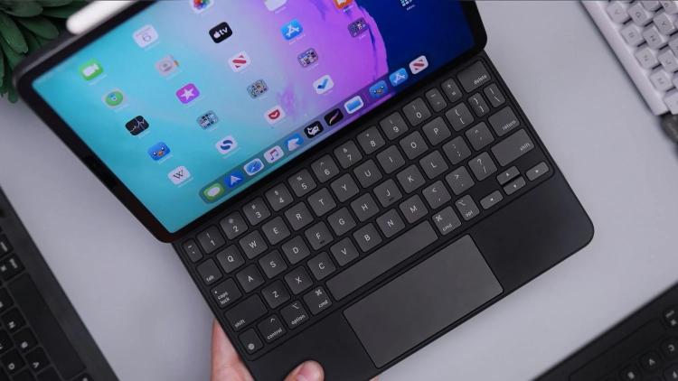 M1 MacBook Air 和 iPad Air5对比选哪个比较好（通过4个方面的参数配置对比，M1 MacBook Air 是最好的选择）