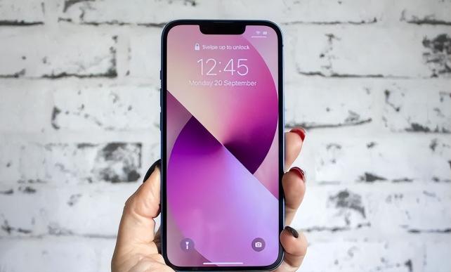 iPhone 13罕见降价 售价已跌破 5300 元（看我分析，现在入手买值不值？）