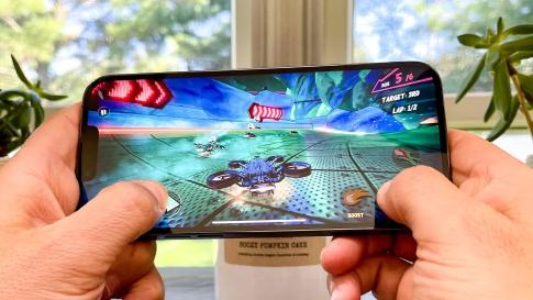 一加10Pro和iPhone13ProMax对比哪个好（5个方面全面对比，iPhone 13 Pro Max胜出）