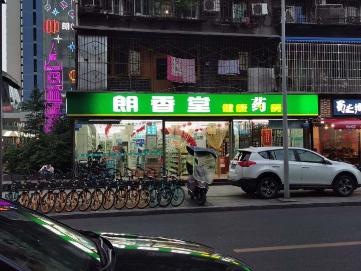 实体店面门头怎么设计更有吸引力？（实体门店的门头就是一个店的最大流量入口）