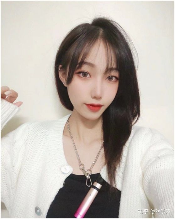 女孩做网络主播好吗（做主播需要具备哪些素质和怎么选择直播类型）