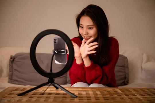 新人直播没人气怎么办（直播间人气高不高，你的直播说话技巧一定要注意！）