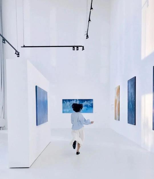 小红书拍照打卡（小红书如何在看展中拍出有艺术感的照片）