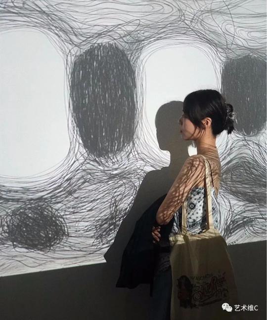 小红书拍照打卡（小红书如何在看展中拍出有艺术感的照片）
