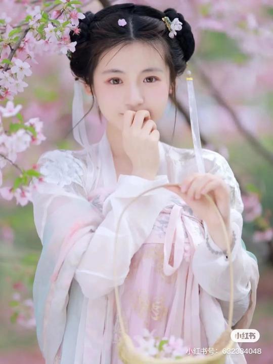 樱花人像摄影技巧小红书（看完小红书的高赞照片，总结了这些拍摄樱花人像的实用技巧）