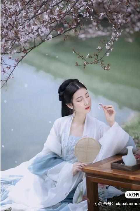 樱花人像摄影技巧小红书（看完小红书的高赞照片，总结了这些拍摄樱花人像的实用技巧）