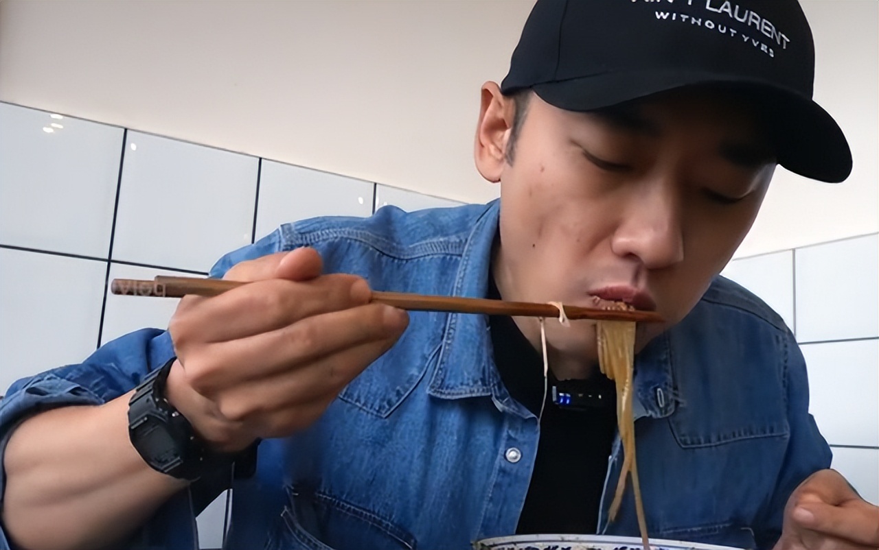美食博主是怎么赚钱的?（自媒体美食博主挣钱的秘密，美食博主怎么变现？）