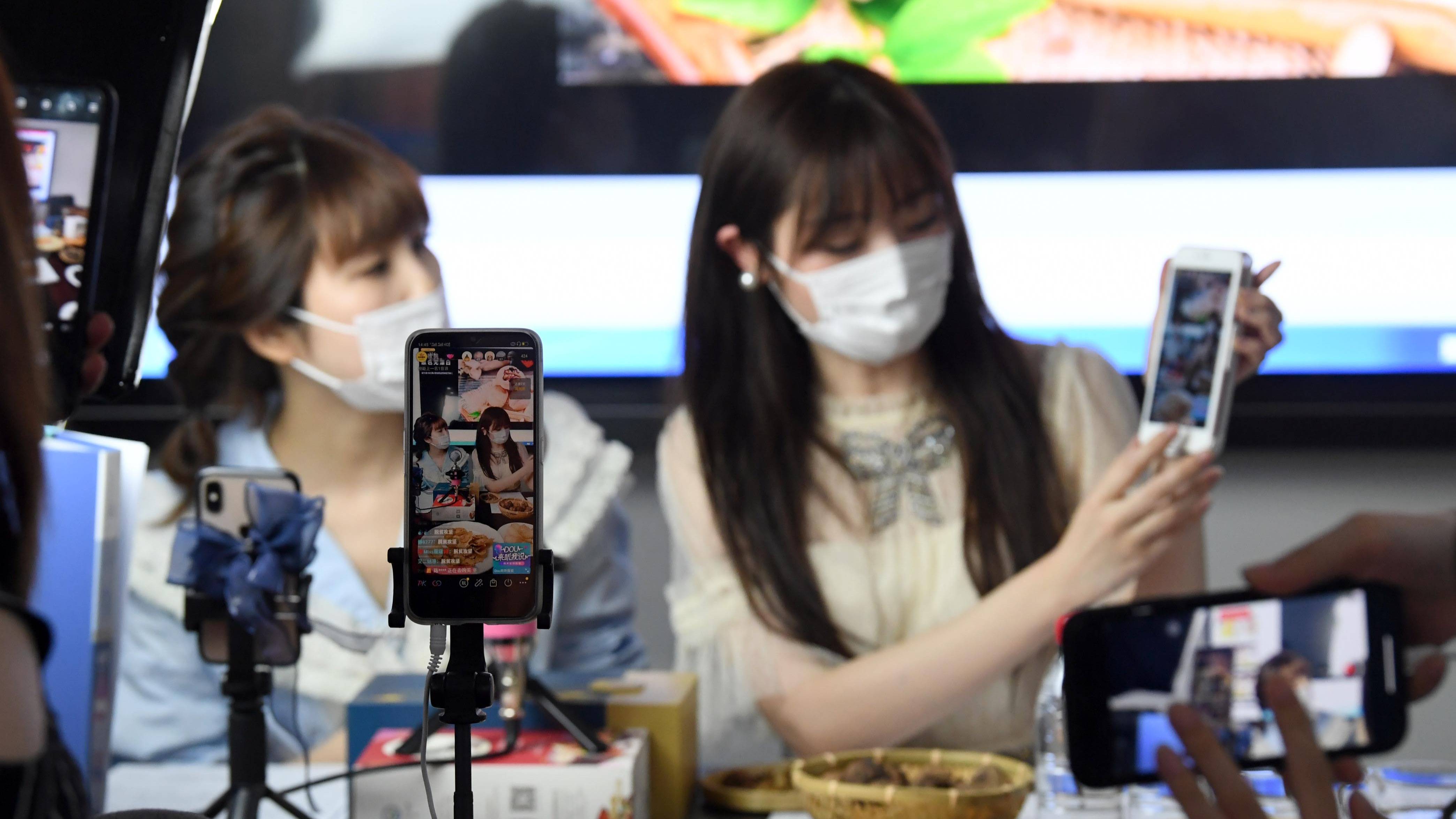 抖音短视频怎么关联热点（附抖音视频上热门的方法和注意事项）