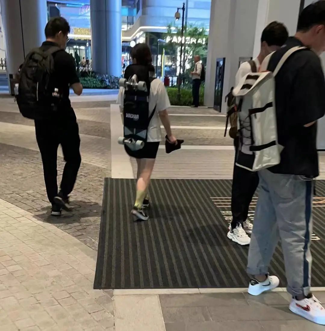 户外运动陆冲像一阵呼啸而过的风，闯入互联网（户外运动的网红化元年到了）