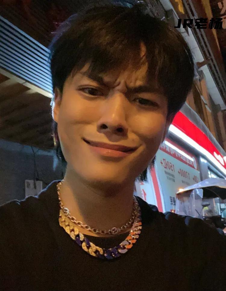 疯狂的小杨哥怎么这么多粉丝（疯狂小杨哥有多少粉丝）