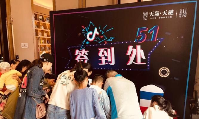 揭秘抖音嘉年华的市值（抖音嘉年华究竟值多少钱人民币？——一篇详尽的分析报告）