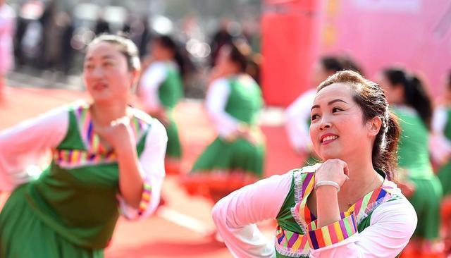 中老年人廣場舞（以廣場舞為突破口）