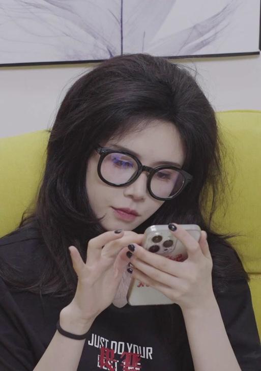 快手衣服怎么剪辑的啊女生？女生在快手上剪辑衣服的步骤是什么？