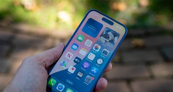 6.1英寸时代终结！iPhone 17屏幕敲定：苹果史上最大标准版，与Pro版一致