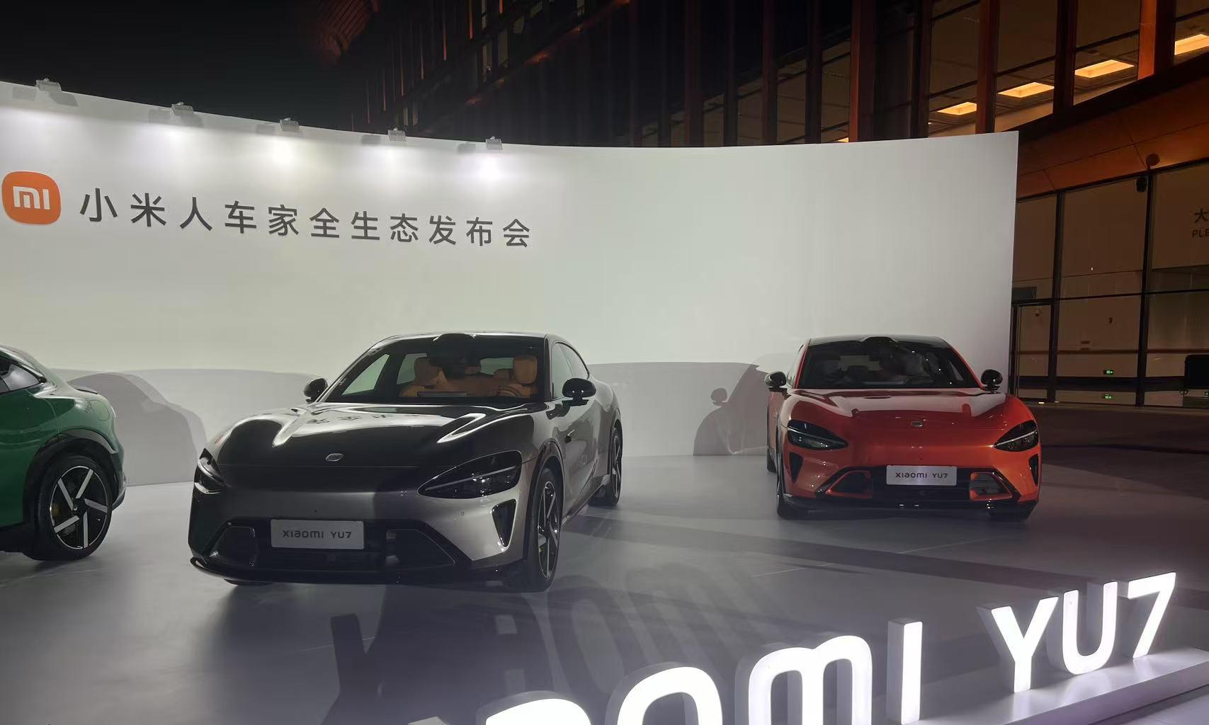 3分钟破20万单！只比SU7贵3万，售价25.35万元起的小米YU7谁在买