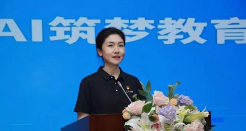 跨越天山播撒 AI 的种子！阿尔法蛋 AI 公益行温暖边疆师生