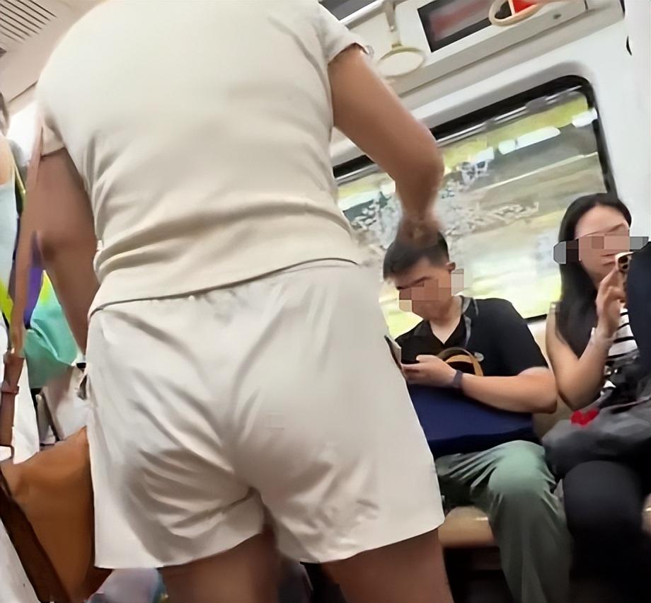女子地铁中英文骂人续：讽刺素质不如美国，嘴脸嚣张，目击者发声