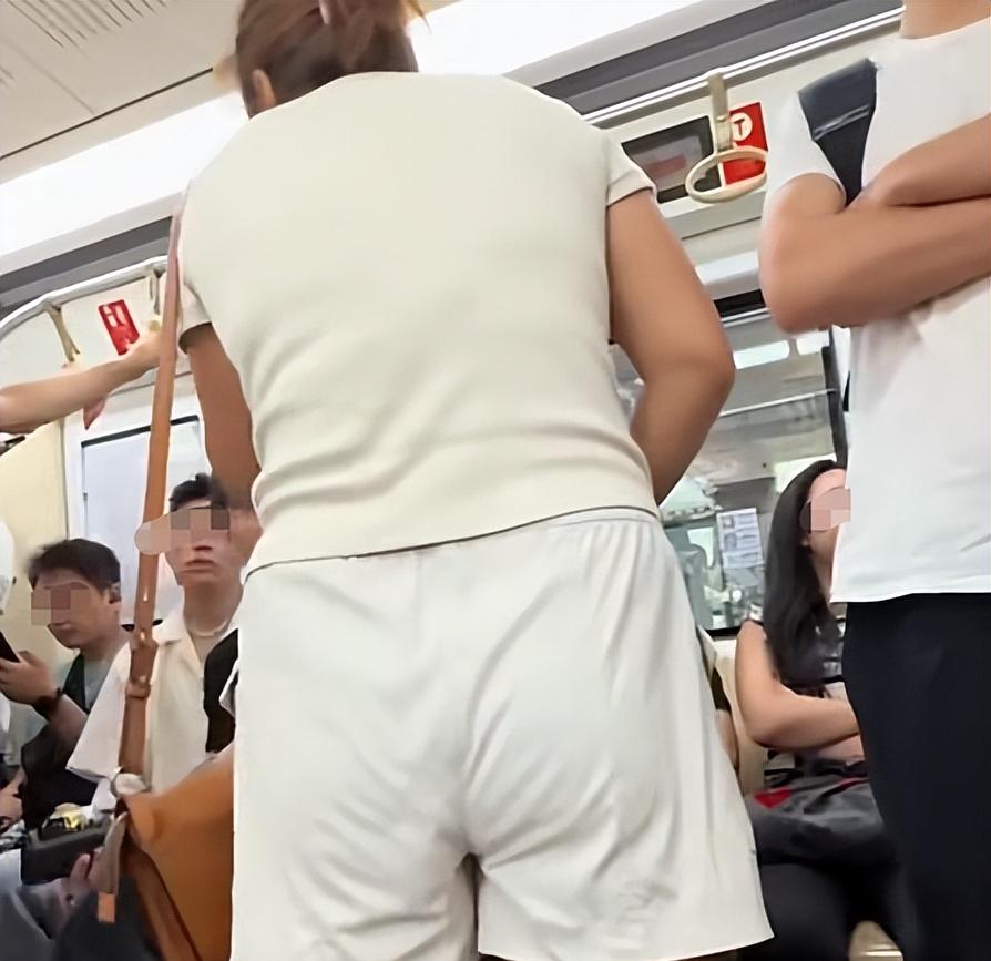 女子地铁中英文骂人续：讽刺素质不如美国，嘴脸嚣张，目击者发声