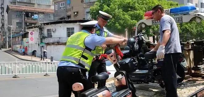 8月1日起，电动车、三轮车有新政策，这6类车禁止上路，车主注意