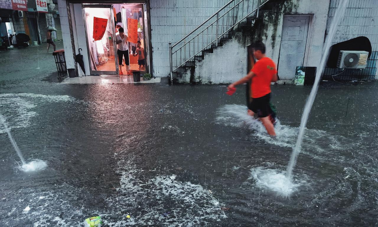 新一轮强降雨范围已定！今天夜间至7月28日天气，暴雨分布如下