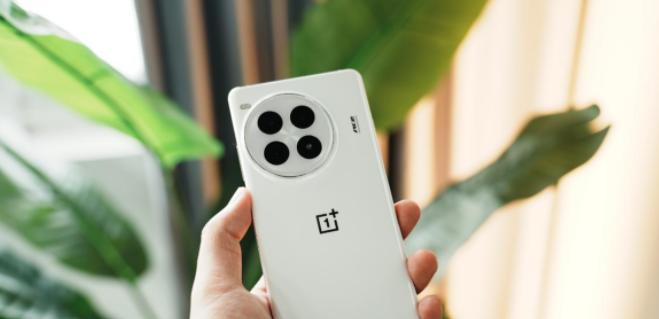 16GB+512GB旗舰手机半价卖，到底值不值？