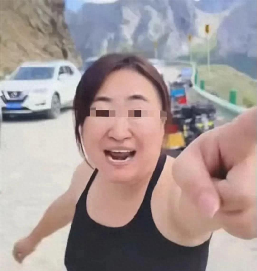 奔驰石头姐后续！完整记录仪曝光，样子很凶狠，目击摩友发声