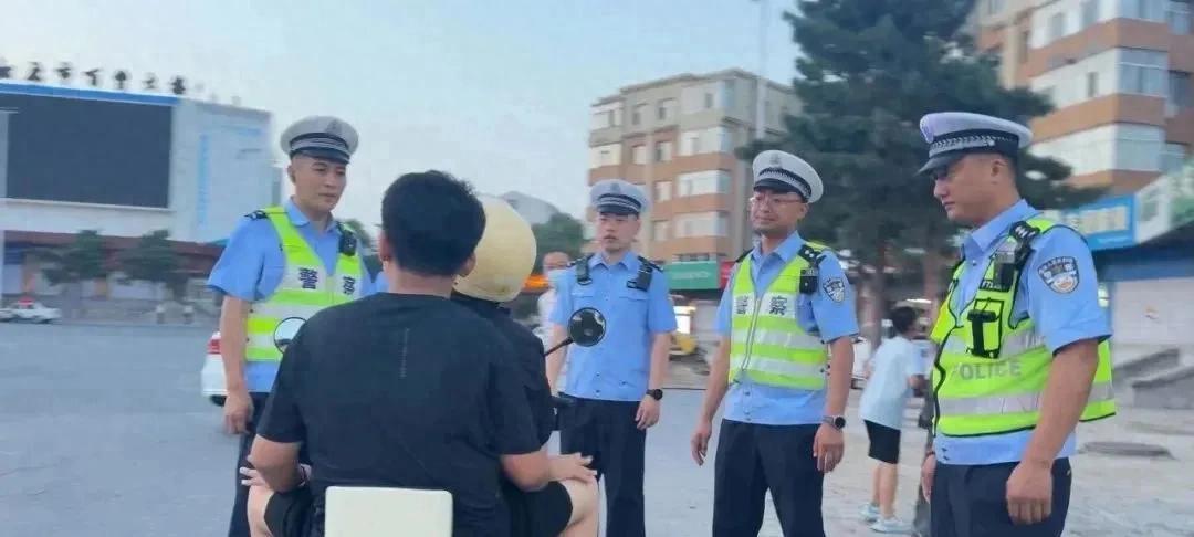 严查电动车载人！网友：鼓励多生，但后座超载扣车罚款，接娃咋办