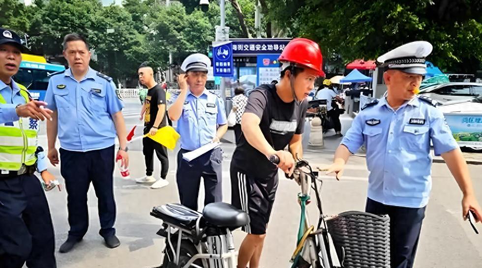 9月1日起，电动车、摩托车、三轮车上路“5必查”，违者处罚明确