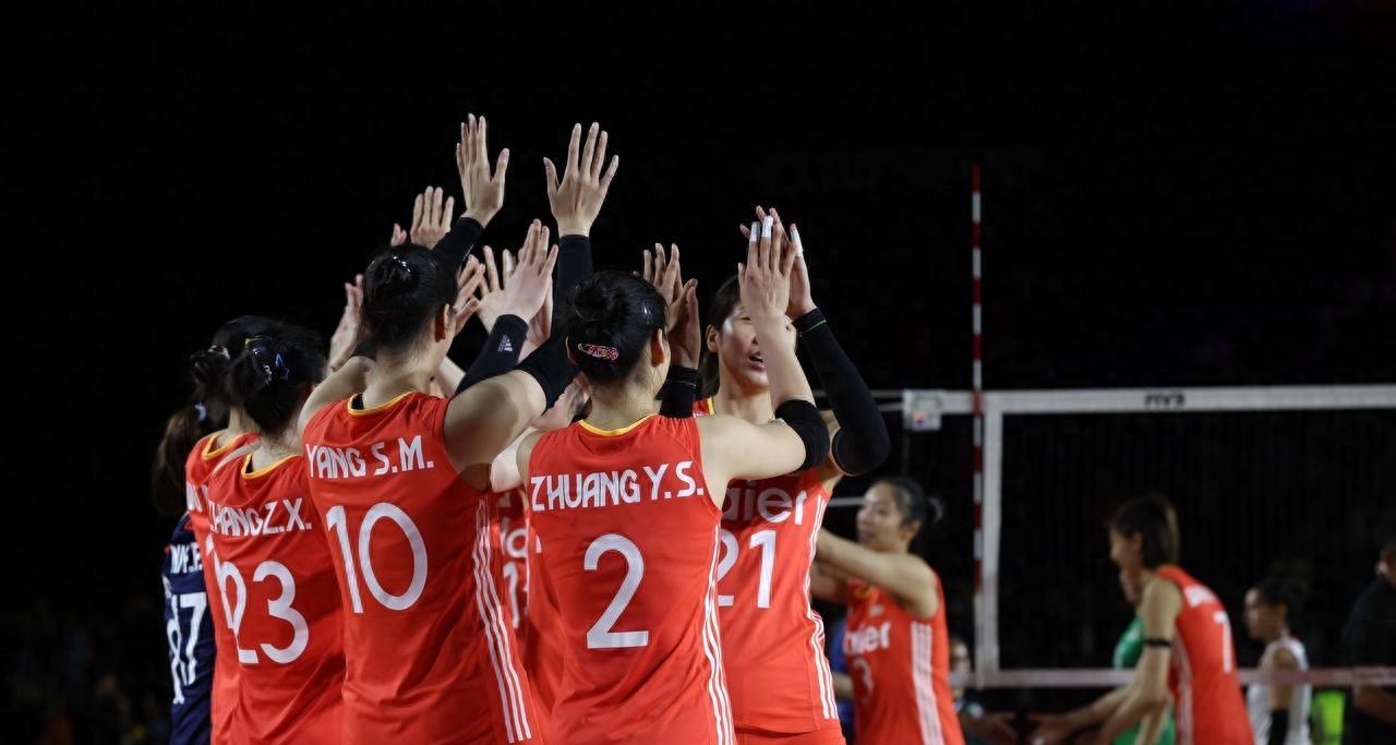 今晚20:30中国女排VS多米尼加，赛前传来3大好消息，小组头名稳了