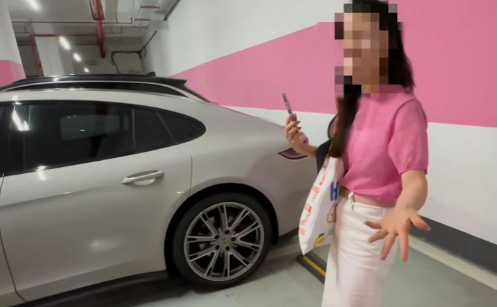 保时捷"采纳姐"，一车占两位反要道歉，身份被曝不一般，难怪嚣张