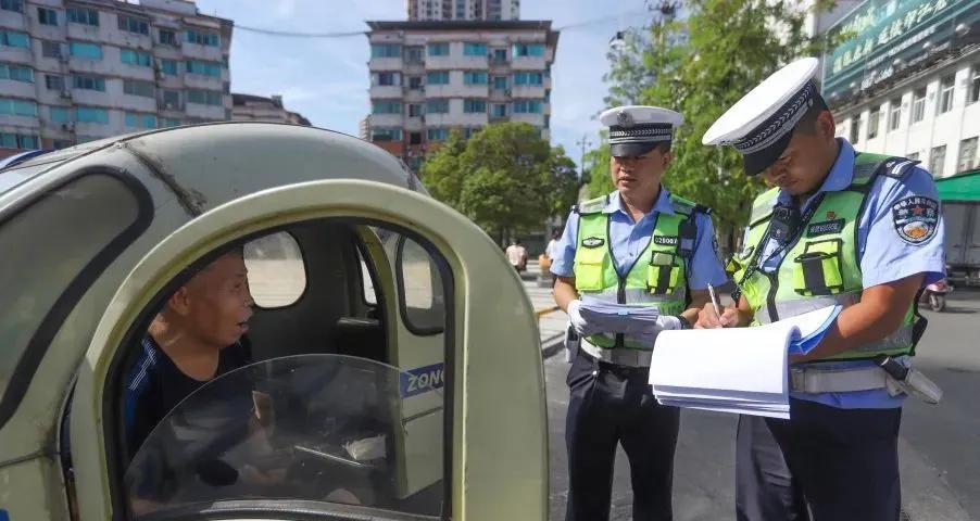 9月1日起，电动车、三轮车、四轮车上路“3禁5罚”新规，车主注意