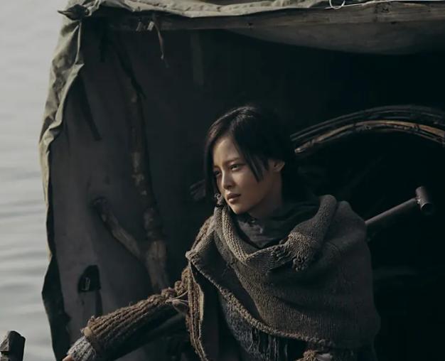 威尼斯这一夜，欧三影后辛芷蕾，给内娱的混子们狠狠“上了一课”