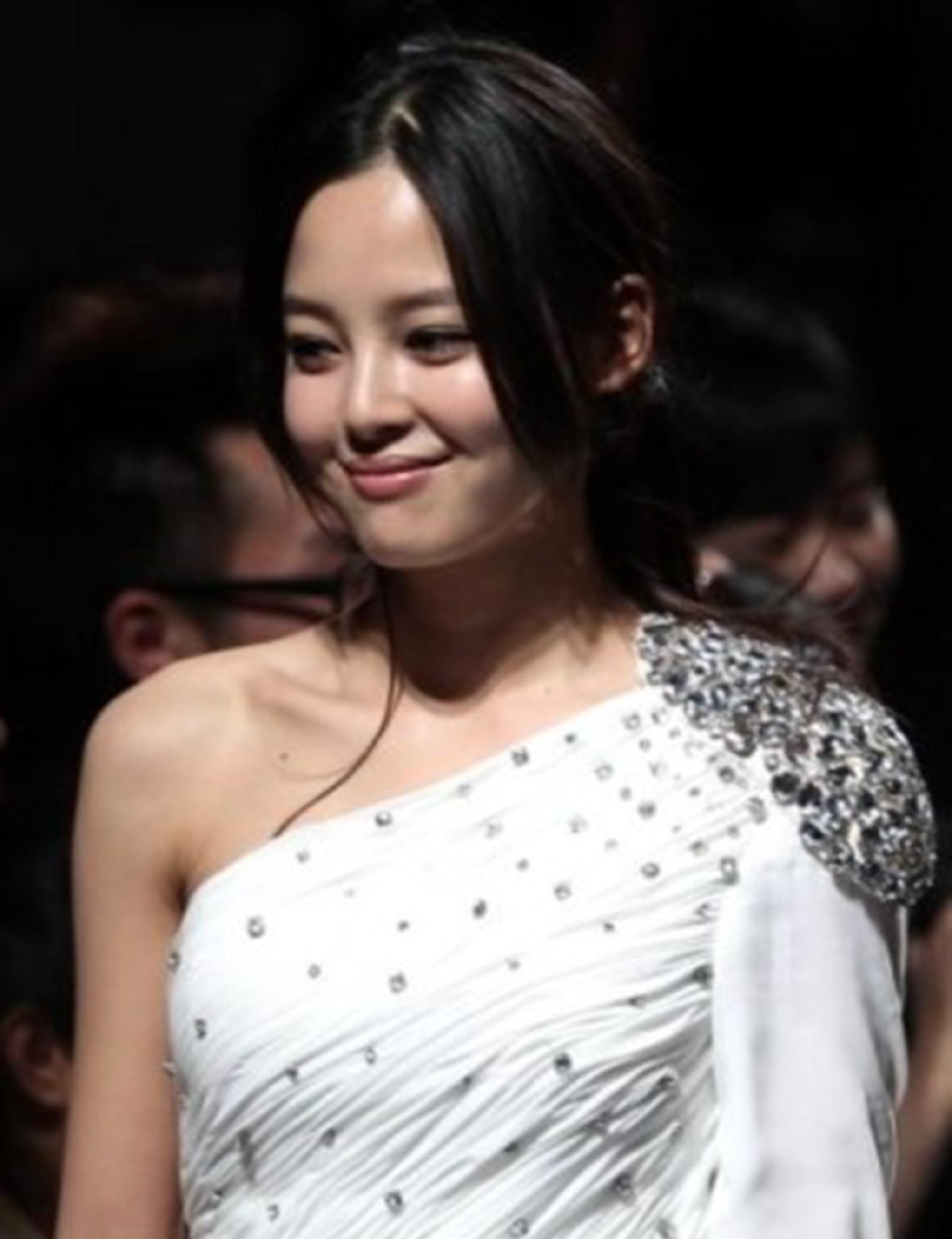 威尼斯这一夜，欧三影后辛芷蕾，给内娱的混子们狠狠“上了一课”