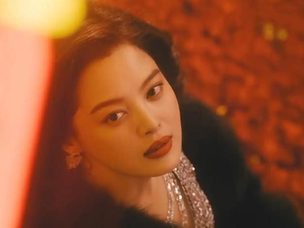 威尼斯这一夜，欧三影后辛芷蕾，给内娱的混子们狠狠“上了一课”